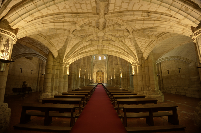 Iglesia del monasterio de la Espina vista desde los pies
